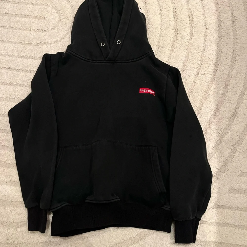 Supreme Black Hoodie 内側赤 Supreme | Shirts & Tops | Supreme Black Hoodie With Red Patch